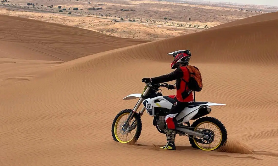 Off-road dirt bike adventure in Dubai